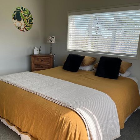 Lavender Hill Bed & Breakfast Riverhead ภายนอก รูปภาพ